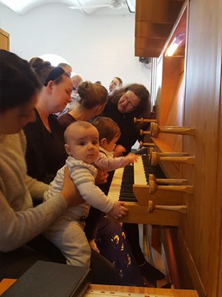 Babysalmesang ved orgel