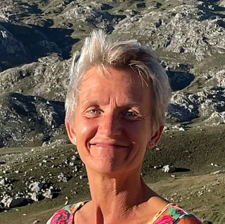 Lone Holm